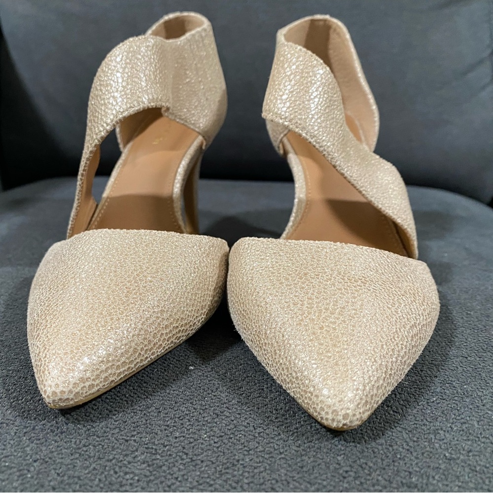 Calvin Klein Gella Pump - Picture 5 of 16